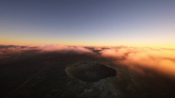 巴林杰陨石坑，温斯洛，亚利桑那州，美国。圆形空中日落视图