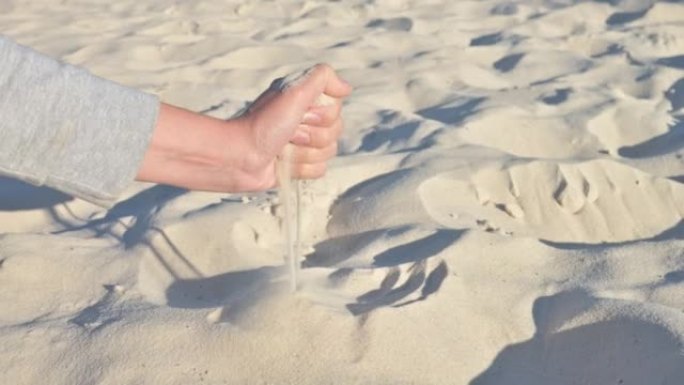 用手筛沙子。4k视频片段