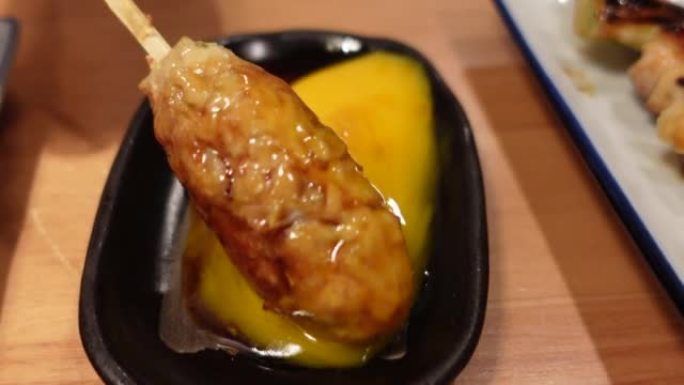Tsukune日本鸡肉丸串蘸蛋黄烤肉串酱居酒屋风格食品