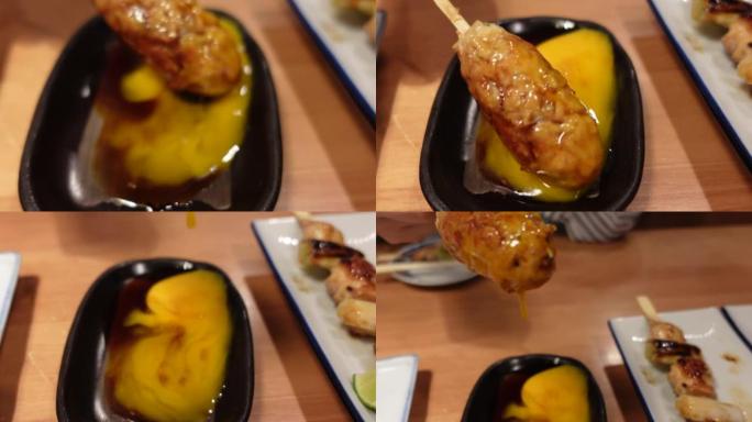 Tsukune日本鸡肉丸串蘸蛋黄烤肉串酱居酒屋风格食品