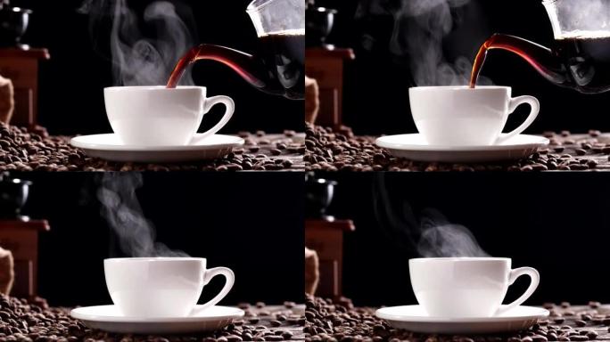 热咖啡杯概念。将咖啡倒入白色咖啡杯中，杯子配有经典的老式研磨机浓缩咖啡手册和咖啡豆，早晨黑色背景下的