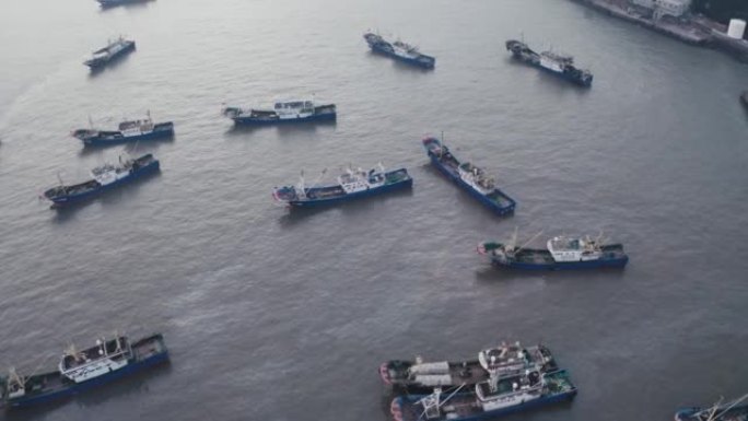 海上的渔船，在浙江台州。