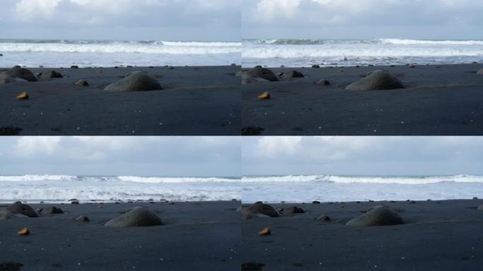 石质黑海滩的平静波浪