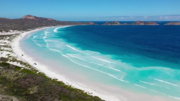 西澳大利亚州大角国家公园幸运湾水晶般清澈美丽的绿松石水的航拍画面