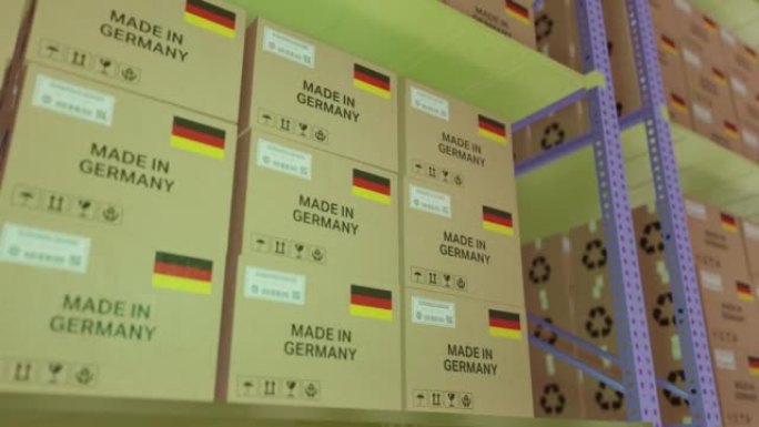 德国制造仓库里的书面盒子。贴有德国制造的纸板箱的仓库货架。