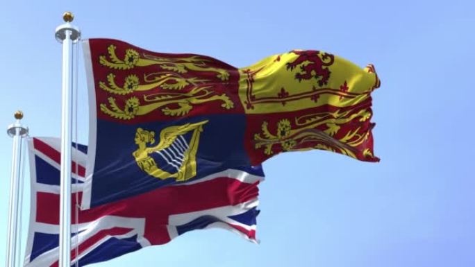 英国皇家旗帜和英国国旗一起随风飘扬