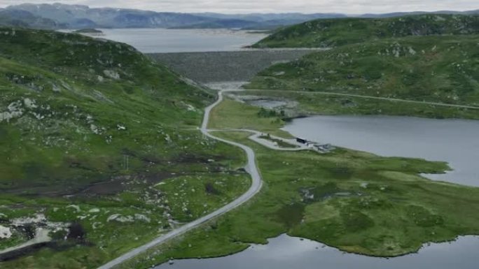 穿越挪威高地的公路风景鸟瞰图