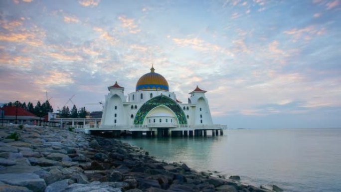 4K马六甲海峡清真寺日出时的时间流逝。