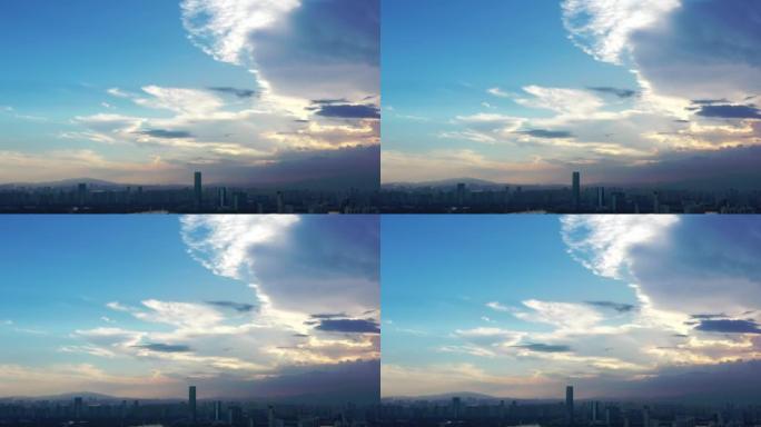 日落时城市上空的浪漫云景