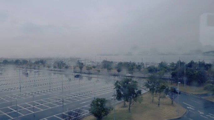 雨天单轨列车的风景