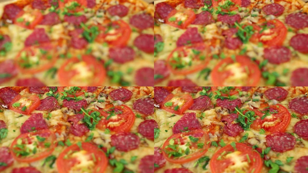 香肠披萨特写。披萨的特写镜头作为背景