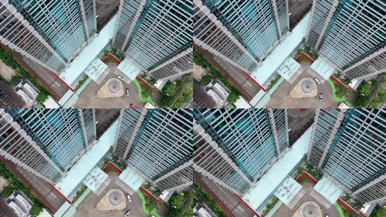 爪哇，雅加达，印度尼西亚，2022年5月20日。两座现代高高的摩天大楼曼迪里银行大楼之间的鸟瞰图，带