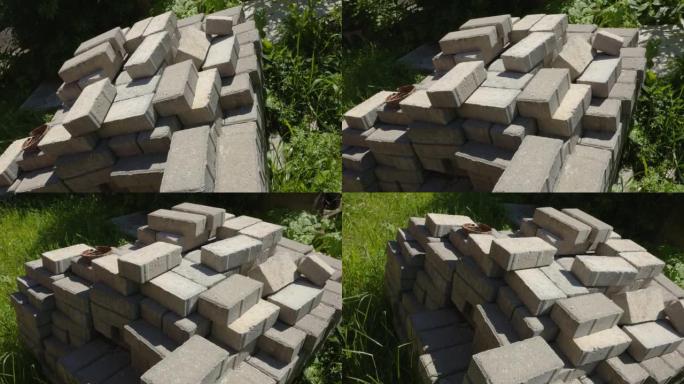 爱沙尼亚地面上的空心砌块堆