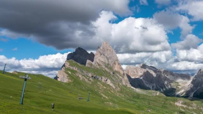 阿尔卑斯山欧洲山区运动的延时日场景意大利多洛米蒂的塞塞达南蒂罗尔多云