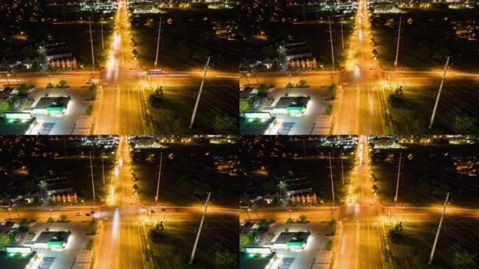 汽车交通在交叉车道和建筑物处的俯视图延时。夜间城市景观的长时间暴露。加拿大的现代城市充满了能源和电力