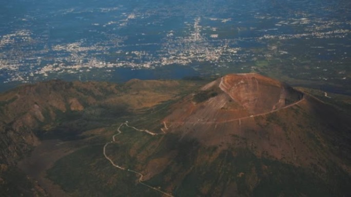 意大利维苏威火山从空中飞来。