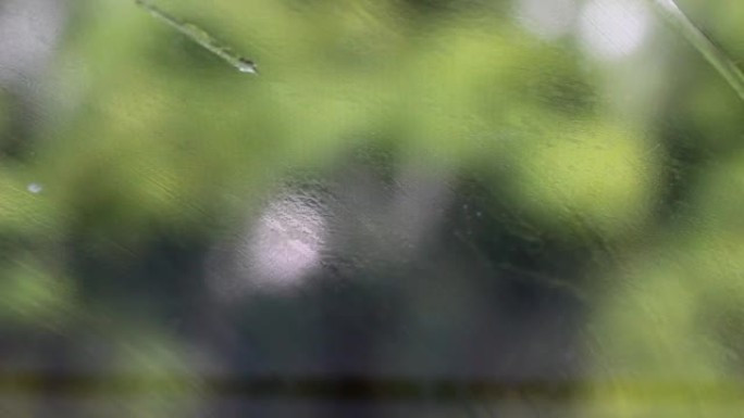 汽车挡风玻璃、雨水、挡风玻璃雨刷