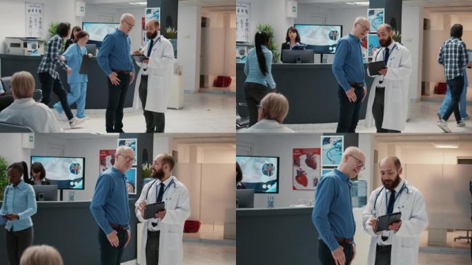 医生和高级患者在医院接待处看数字平板电脑