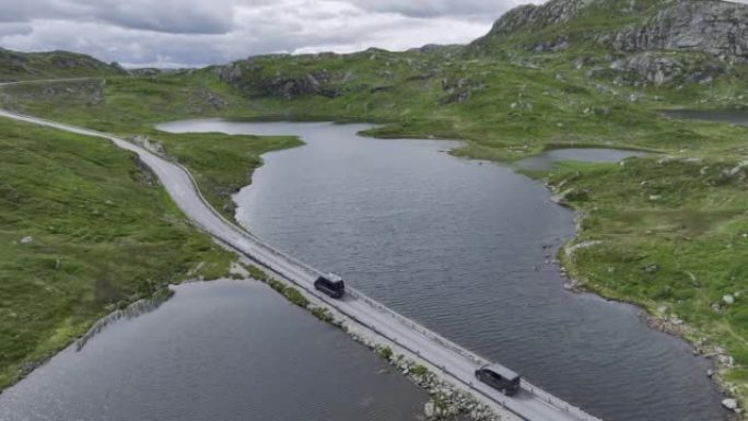 穿越挪威高地的公路风景鸟瞰图