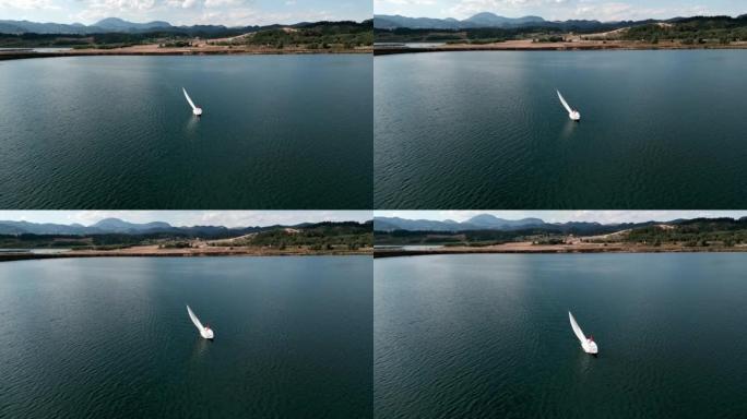 一个大湖上有白帆的帆船。大风条件下帆船的鸟瞰图