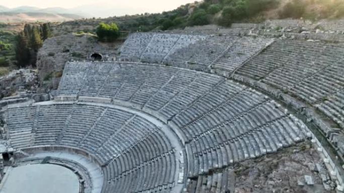 鸟瞰以弗所古城，古罗马城市，土耳其最受欢迎的旅游胜地，从以弗所古城鸟瞰以弗所剧场，古希腊城市塞尔库克