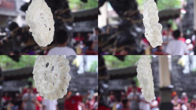 印尼独立纪念活动中的饼干食用比赛