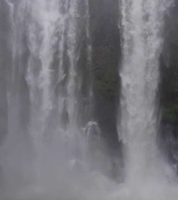 垂直瀑布森林海氧吧瀑布溪流水