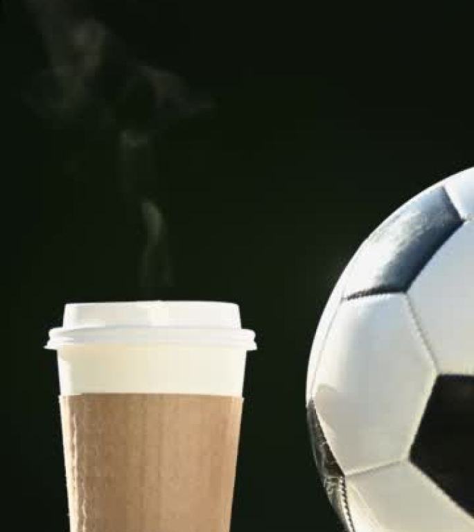 清晨足球练习的教练咖啡的垂直视频