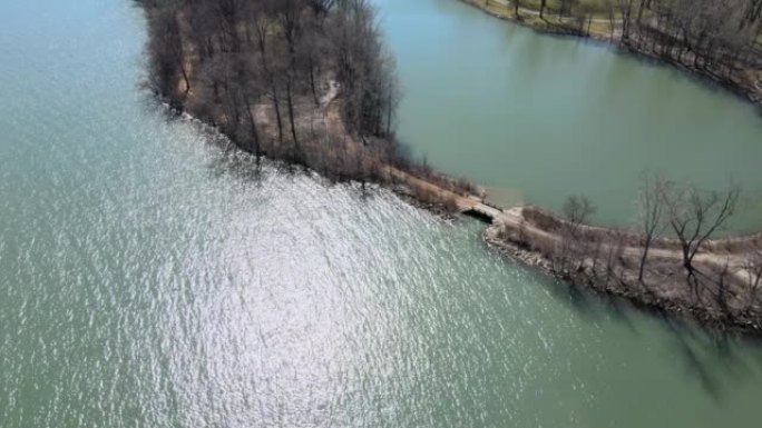 底特律密歇根州附近圣克莱尔湖海岸线的空中无人机镜头