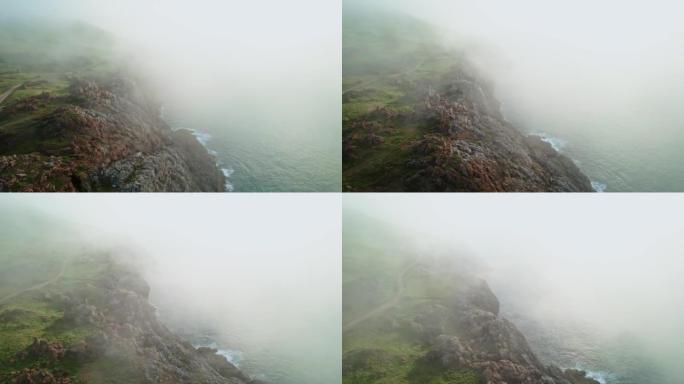 在坎塔布里亚的坎塔布里亚海飞入薄雾。