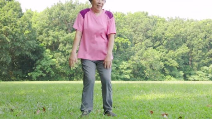 老年妇女在公园锻炼时感到膝盖疼痛