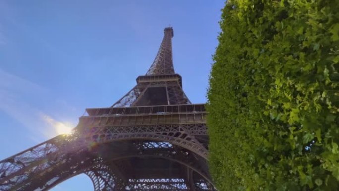 夏天日落时的埃菲尔铁塔。用于编辑的中性彩色视频。法国最受欢迎的旅游地标。法国阿纳托尔大道5号战神广场