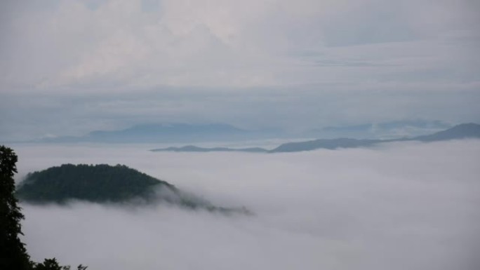 山脉和雾海的景观