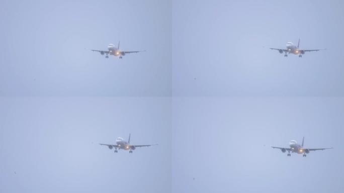 飞机在雾和雨中飞行