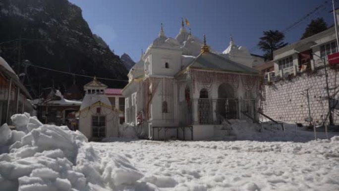 甘戈特里寺和雪山。