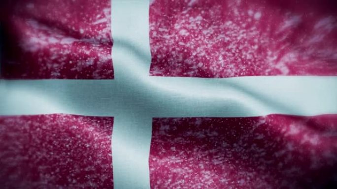 4K暴风雪/雪在丹麦国旗股票视频。冷淡的丹麦国旗。旋转/旋转的冰晶。雪花掠过丹麦国旗。