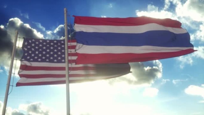 旗杆上挂着泰国和美国国旗。泰美外交概念，蓝天背景