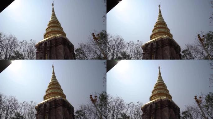 Wat Phra，Chom Kitti是它弯曲的chedi，其中包含佛陀遗物的碎片，该碎片被分割在泰