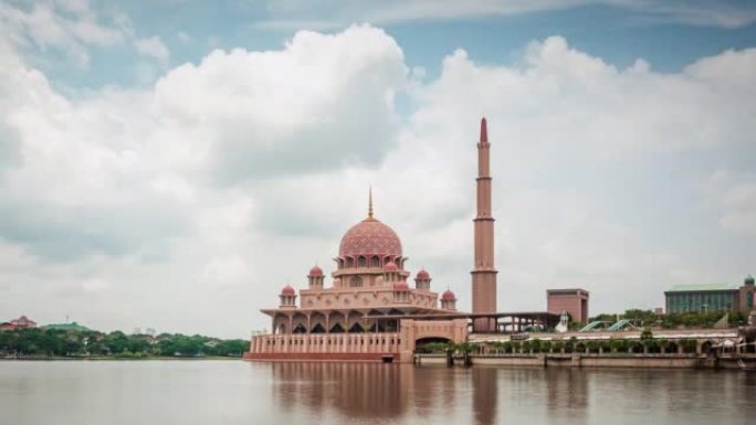普特拉清真寺，又名粉色清真寺，在吉隆坡附近的普特拉贾亚，马来西亚延时视图