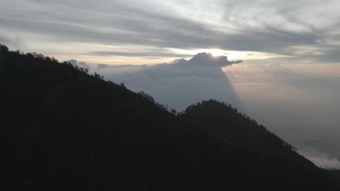 印度尼西亚中爪哇省拉乌山