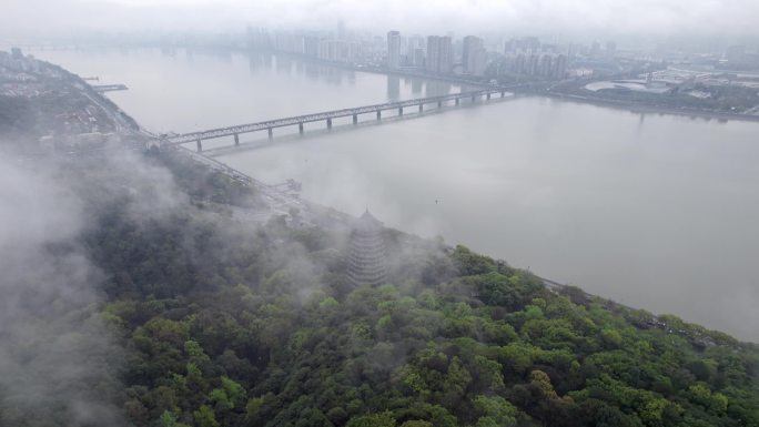 晨雾中的六和塔 钱江一桥