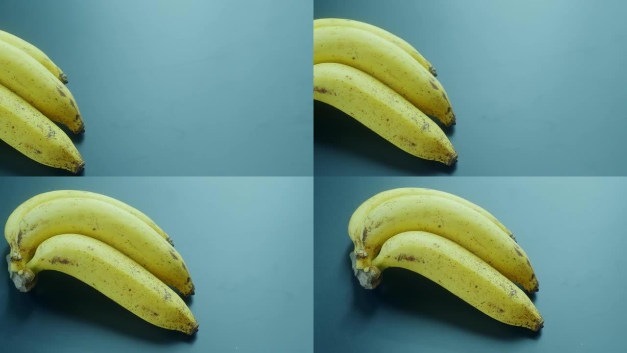 一堆新鲜的黄色香蕉