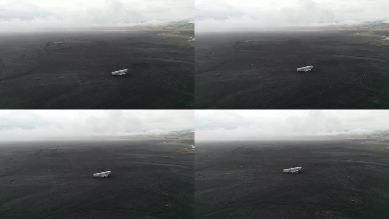 Solheimasandur飞机在冰岛的黑沙滩上失事4k无人机