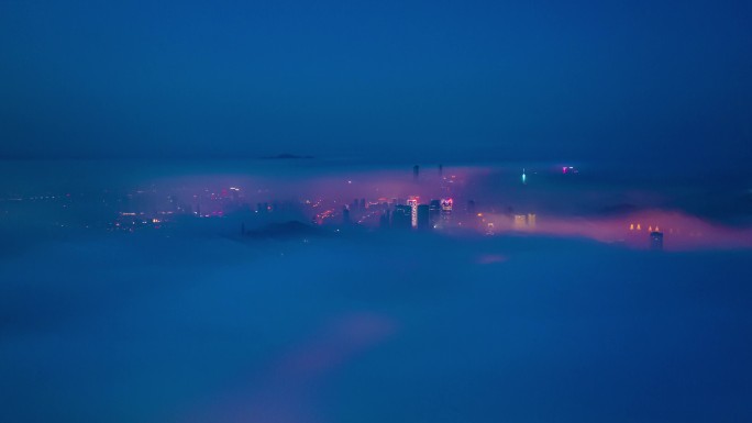 航拍大连星海广场夜幕下的平流雾