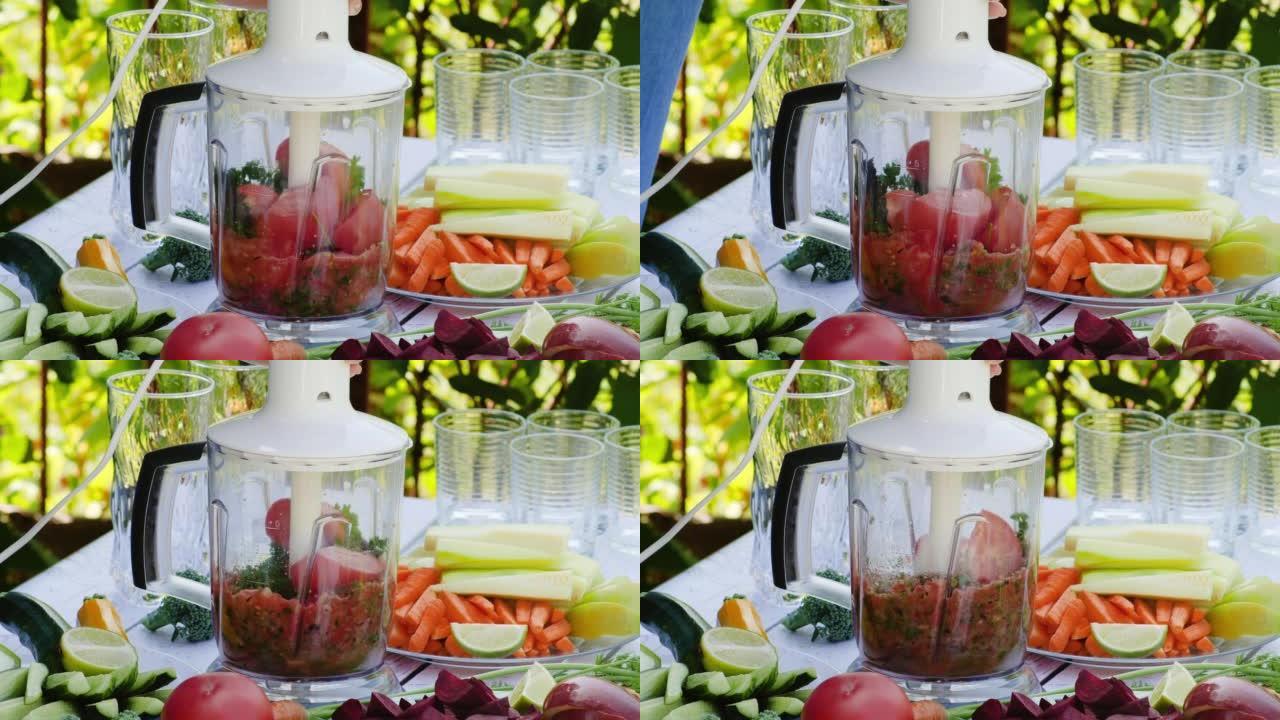 用红色西红柿和绿色欧芹准备冰沙