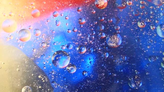 水上浮油气泡，蓝色，金色和红色背景。