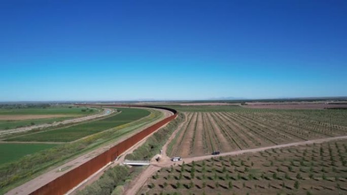 墨西哥-美国边境，靠近埃尔帕索县托尔尼洛鸟瞰图