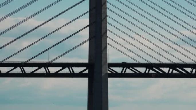 厄勒海峡大桥通过渡轮