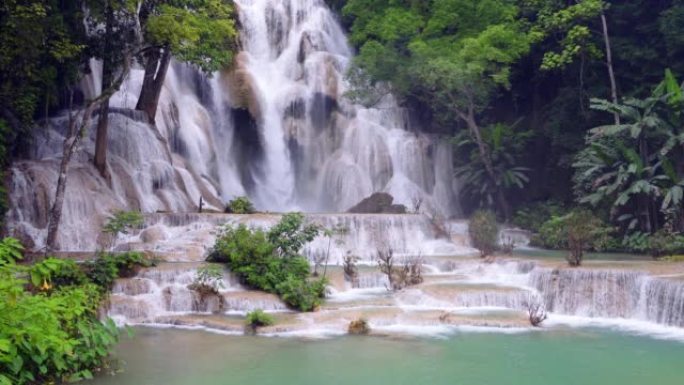 匡斯瀑布最受欢迎的旅游景点龙普拉邦，老挝