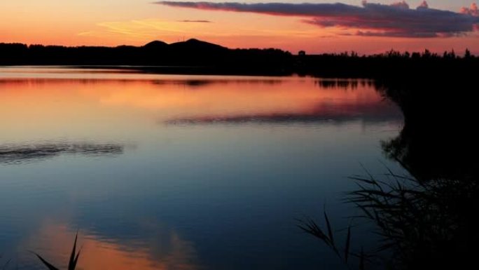 日落时的五个结缔湖